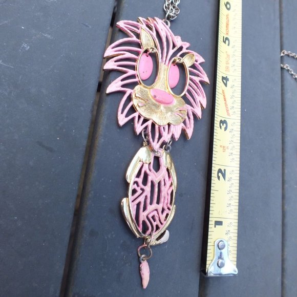 Large Pink Color Lion Pendant, Alloy with Moving Eyes, Signed Alan Jewelry - Picture 4 of 7